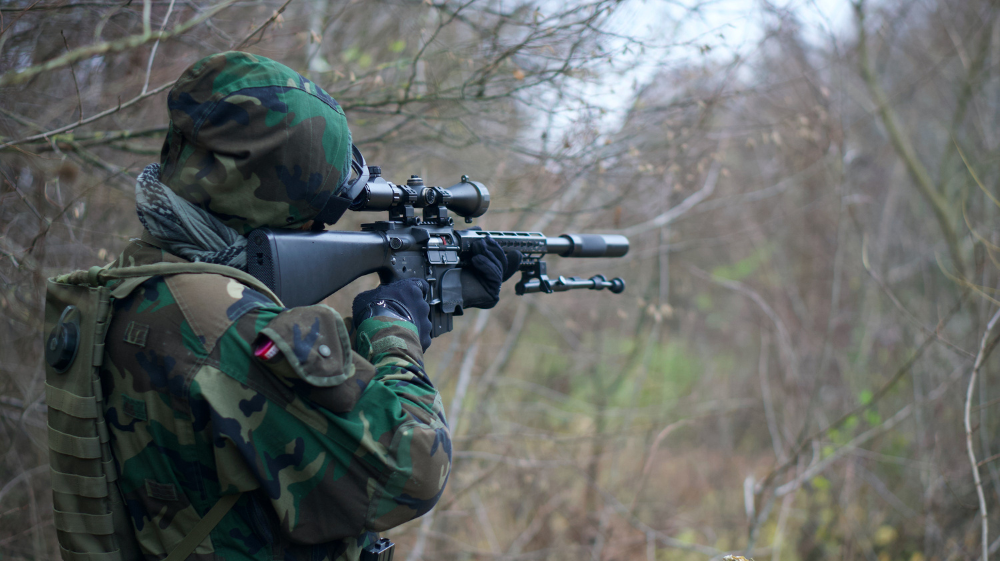 Rifle Scope vs Red Dot Sight: Which is Better for You? | Pinty Scopes